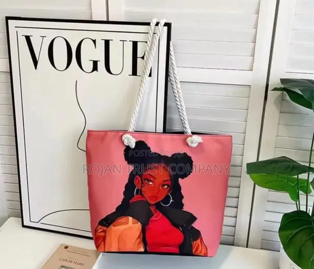 Everyday Essential Tote Bag · Photo 1