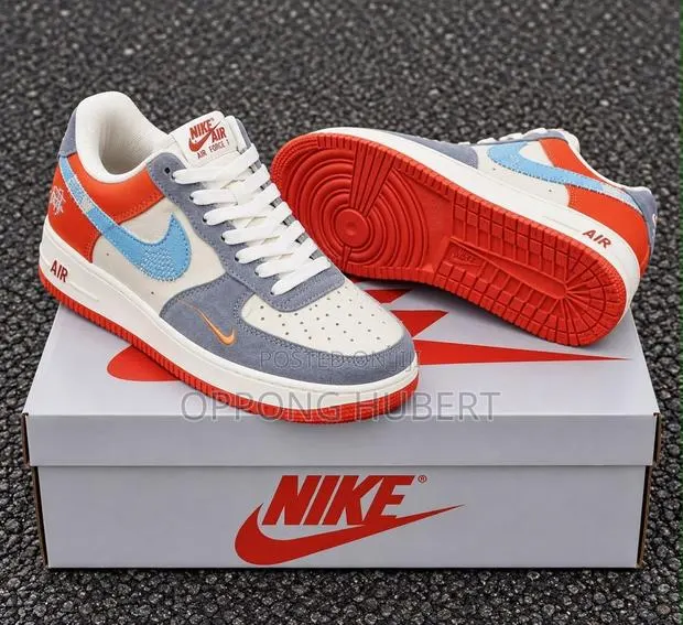 Nike Sneakers · Photo 1