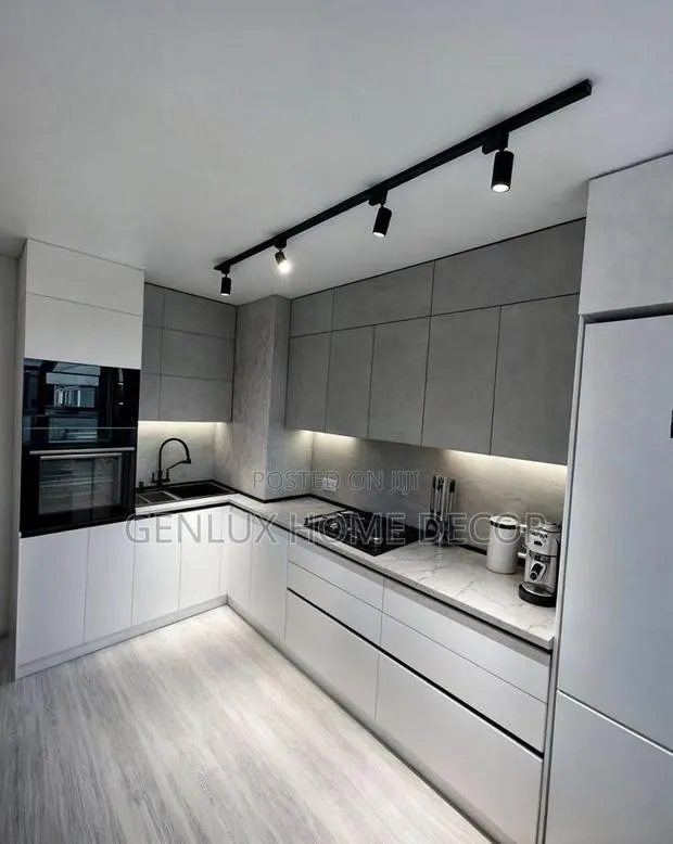 Multi-Texture Kitchen Cabinets for a Dynamic Design · Photo 1