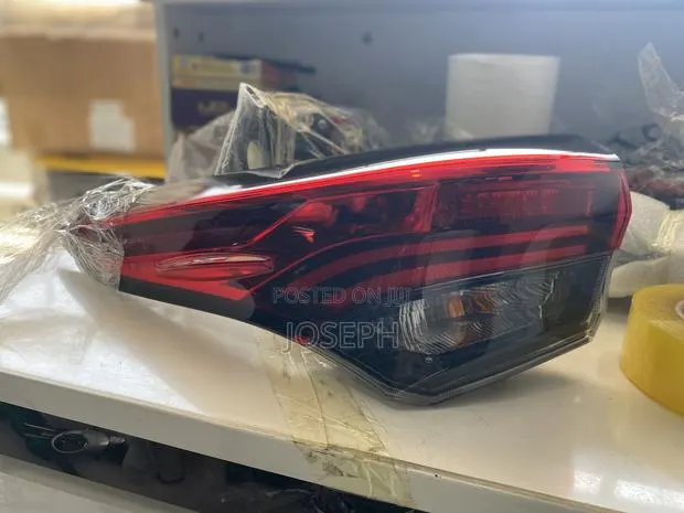 Highlander 2020,2021,2022,2023 Tail Light · Photo 1