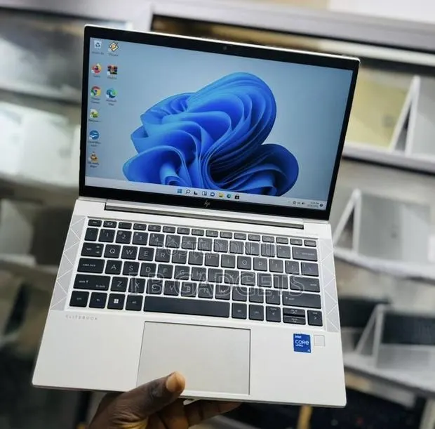 New Laptop HP EliteBook 840 G8 8GB Intel Core i5 SSD 256GB · Photo 1