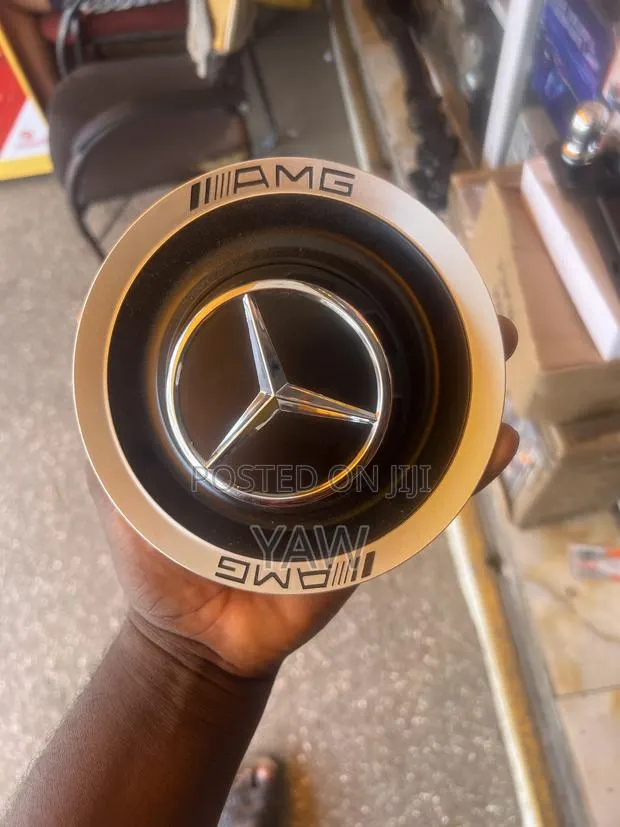 Mercedes-Benz Amg Wheel Center Cap · Photo 1