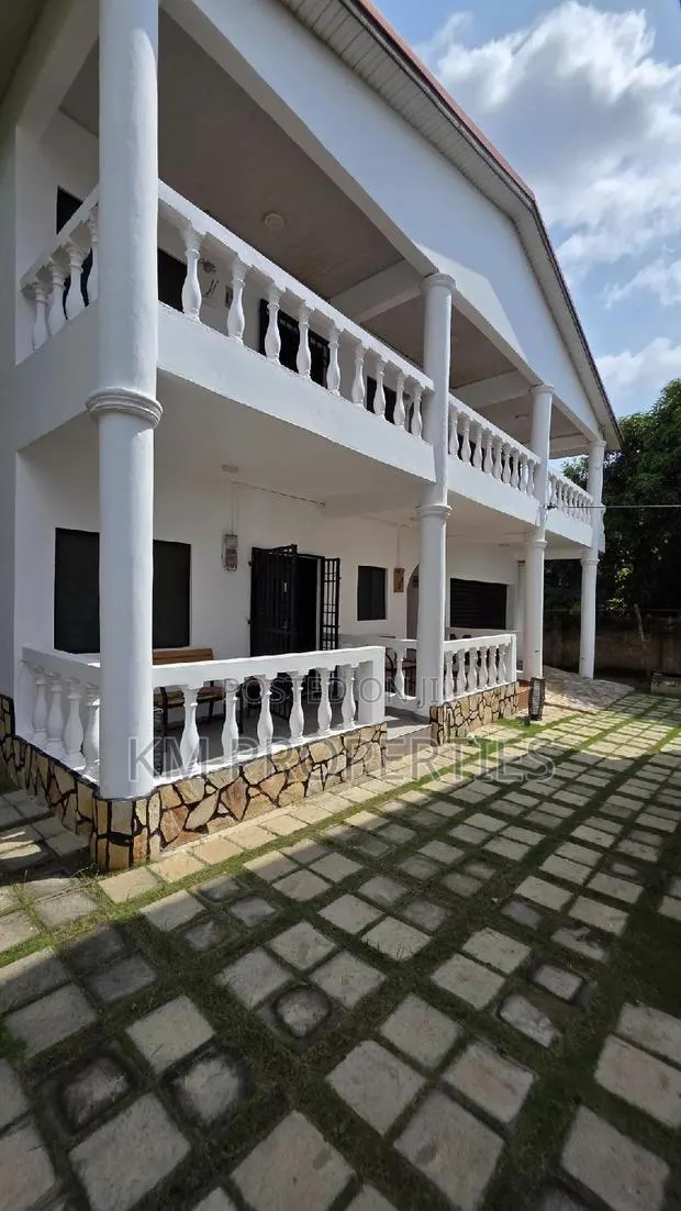 Furnished 1 Bedroom in Adenta · Photo 1
