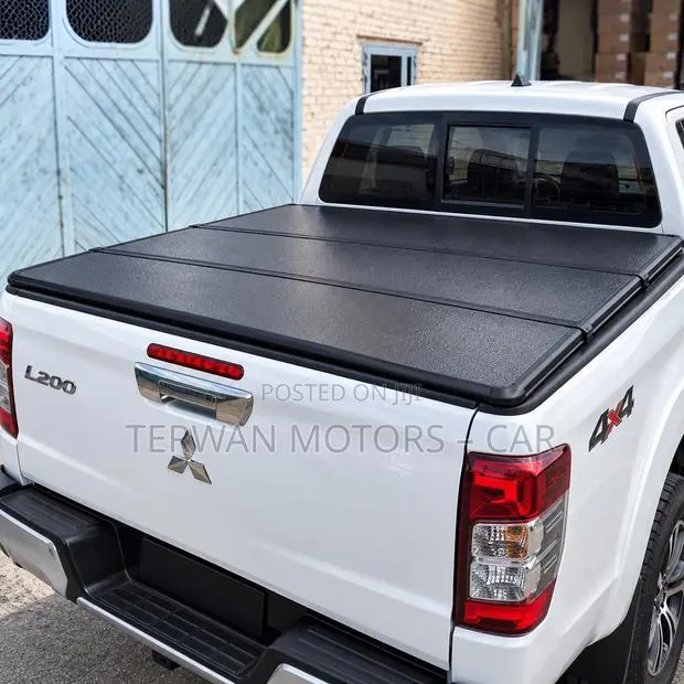 Hard Tri-Fold Pickup Truck Bed Cover for Mitsubishi L200 / Ridgeline · Photo 1