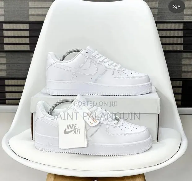 White Nike Airforce · Photo 1