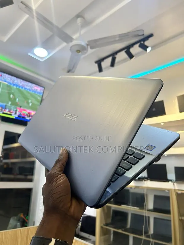 Laptop Asus Eee PC 1005PR 8GB Intel Core i7 SSD 256GB · Photo 1