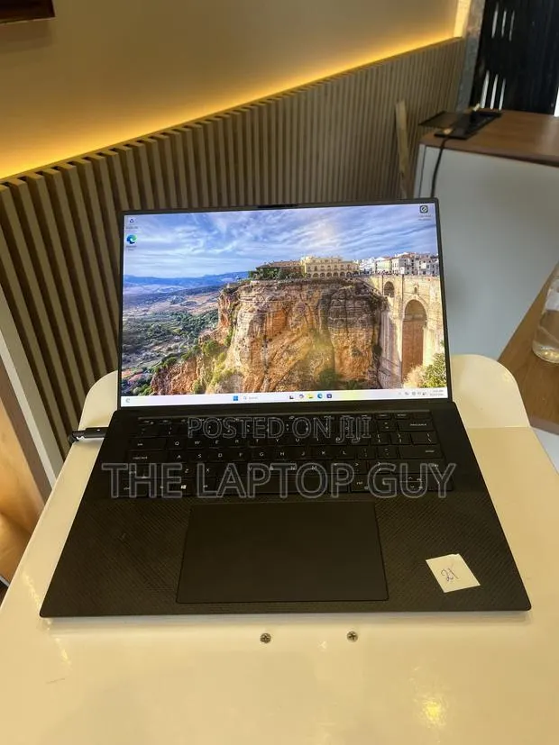 Laptop Dell Precision 5550 32GB Intel Core i7 SSD 512GB · Photo 1