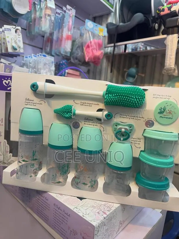 Feeding Bottle Set With Milk Storage Cups · Photo 1