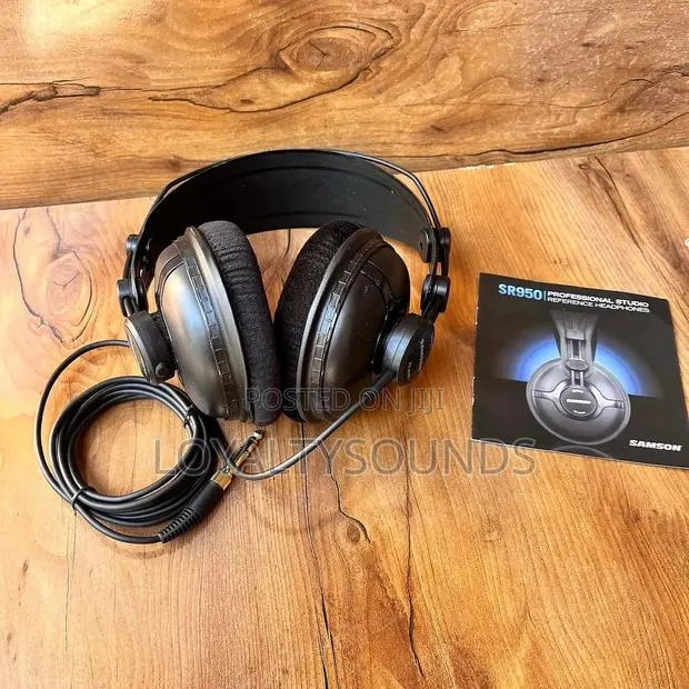 Samson Sr950 Professional Studio Reference Headphones · Photo 1