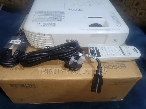 Epson EB-X05 · Photo 1
