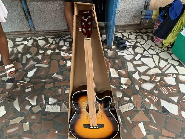 Yamaha Simi Acoustic Guitar · Photo 1