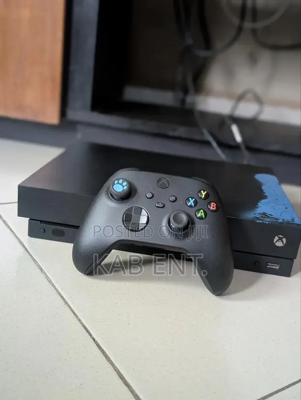 Xbox One X Console With Games and One Controller · Photo 3