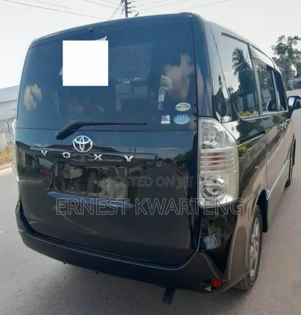 Toyota Voxy 2012 Black · Photo 1