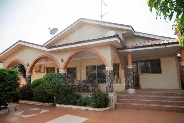 7bdrm House in Frafraha Adenta for rent · Photo 1