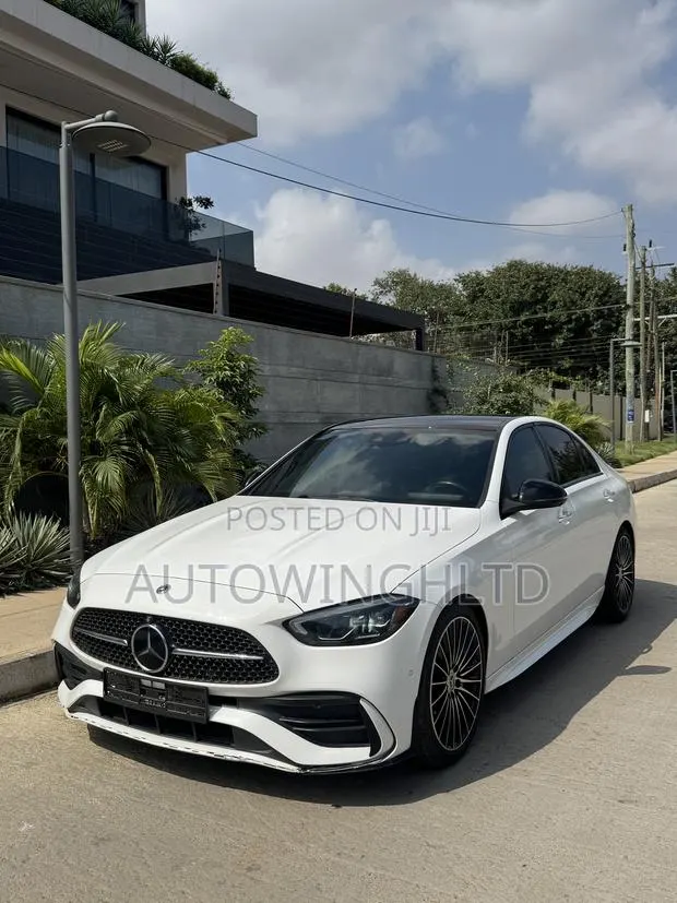 Mercedes-Benz C300 2023 White · Photo 1