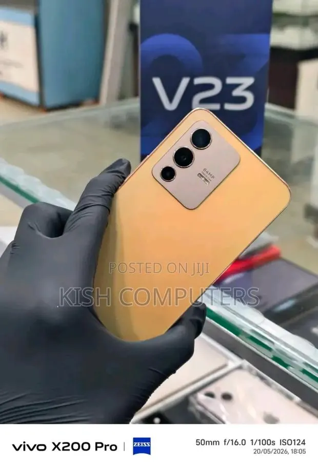 New Vivo V23 256 GB Gold · Photo 1
