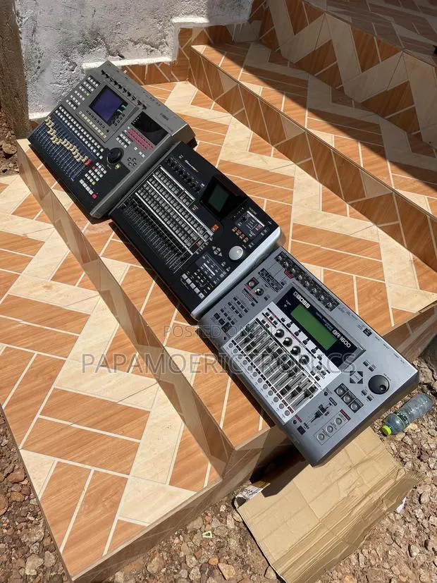 Digital Mixers · Photo 1