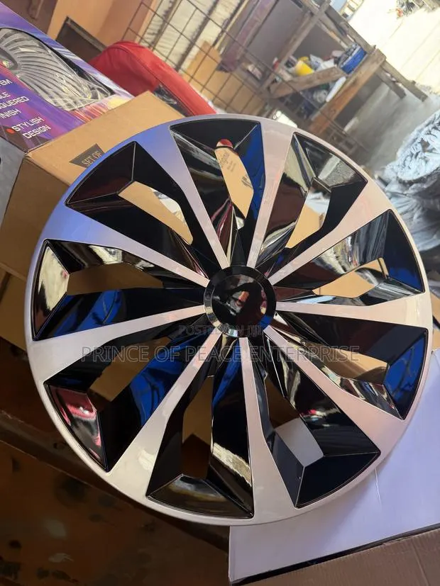 Rim 16 and 17 Wheel Cover Universal · Photo 1