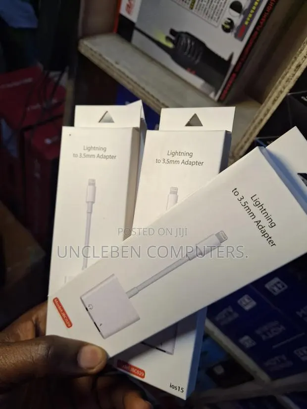 Lighting Adapter · Photo 1