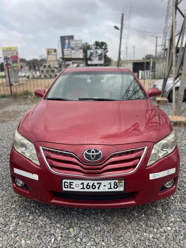 Toyota Camry 2010 Red · Photo 1
