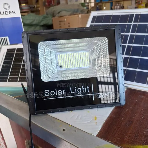 100 Watts Solar Light · Photo 1
