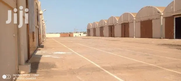 10000 Sqm Warehouse at Tor · Photo 1