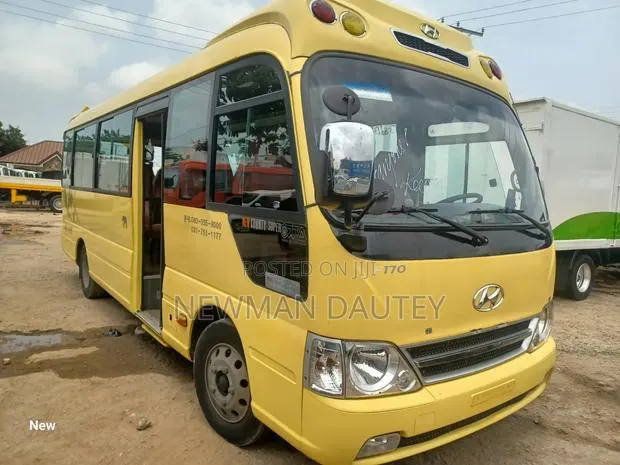 Hyundai County 2016 Yellow · Photo 1