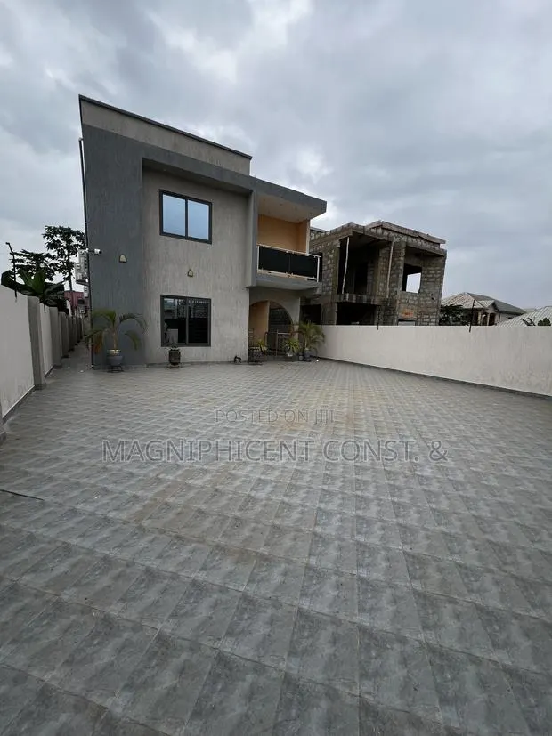 4bdrm Duplex in Ashaley Botwe for sale · Photo 1