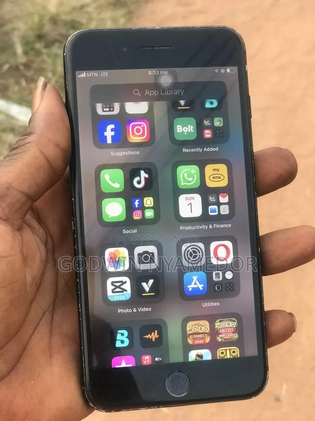 Apple iPhone 7 Plus 32 GB Black · Photo 1
