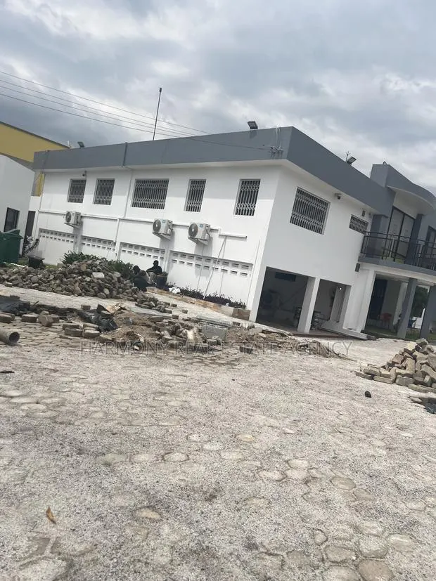 10bdrm House in Dzorwulu for rent