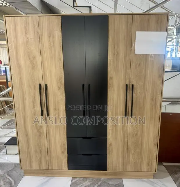 Executives Three-Door Wardrobe · Photo 1