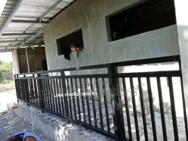 Durable Metal Railing / Handrail Balustrade · Photo 1