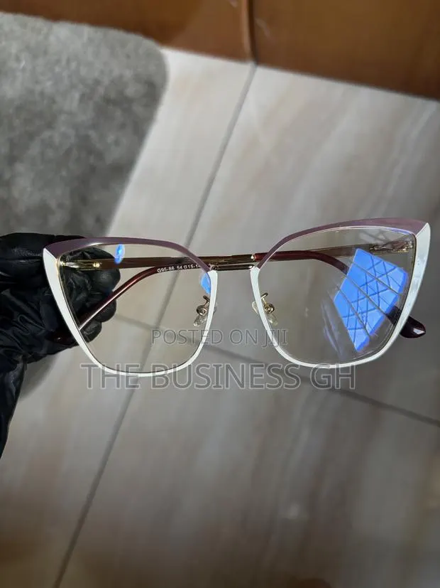 Brown Cateye Glasses for Ladies · Photo 1