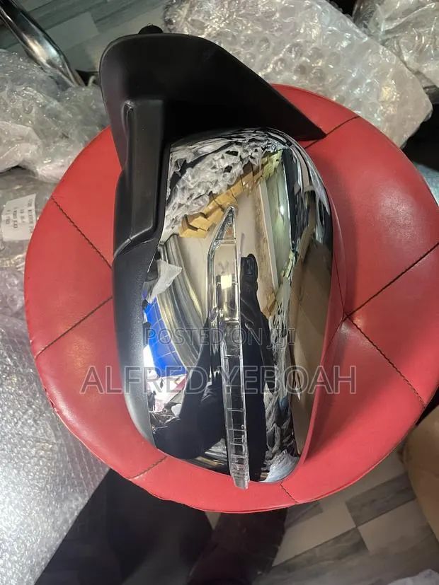 Nissan Navara 2017-2025 Mirror · Photo 1