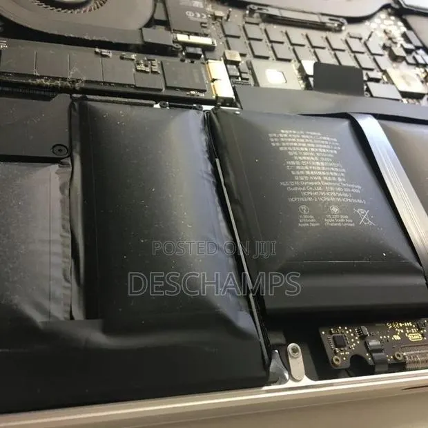 Apple Macbook Battery Replacement Service · Photo 1