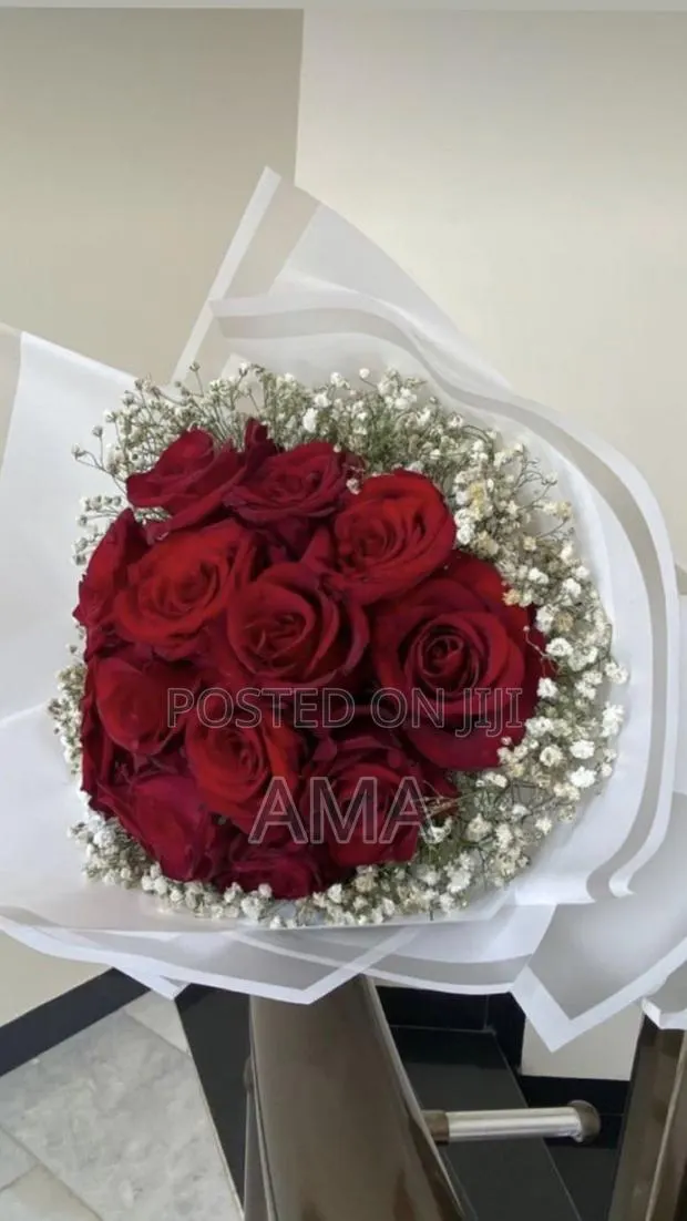 Natural and Faux Flowers · Photo 1