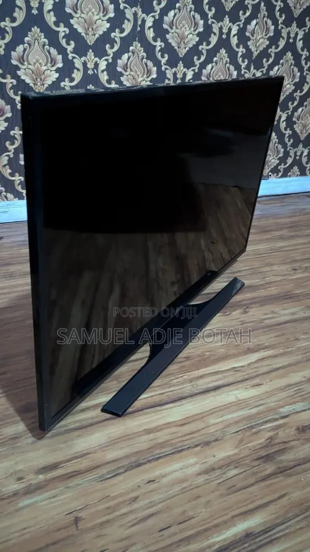 Samsung Crystal Uhd TV DM · Photo 1