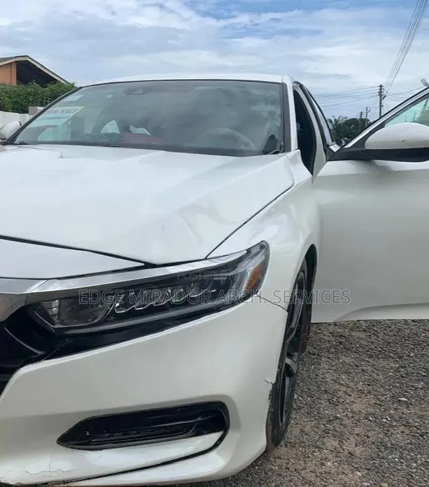 Honda Accord 2018 White · Photo 1