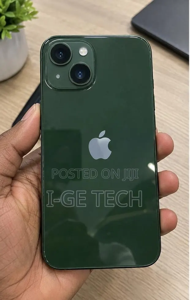 Apple iPhone 13 128 GB Green · Photo 1