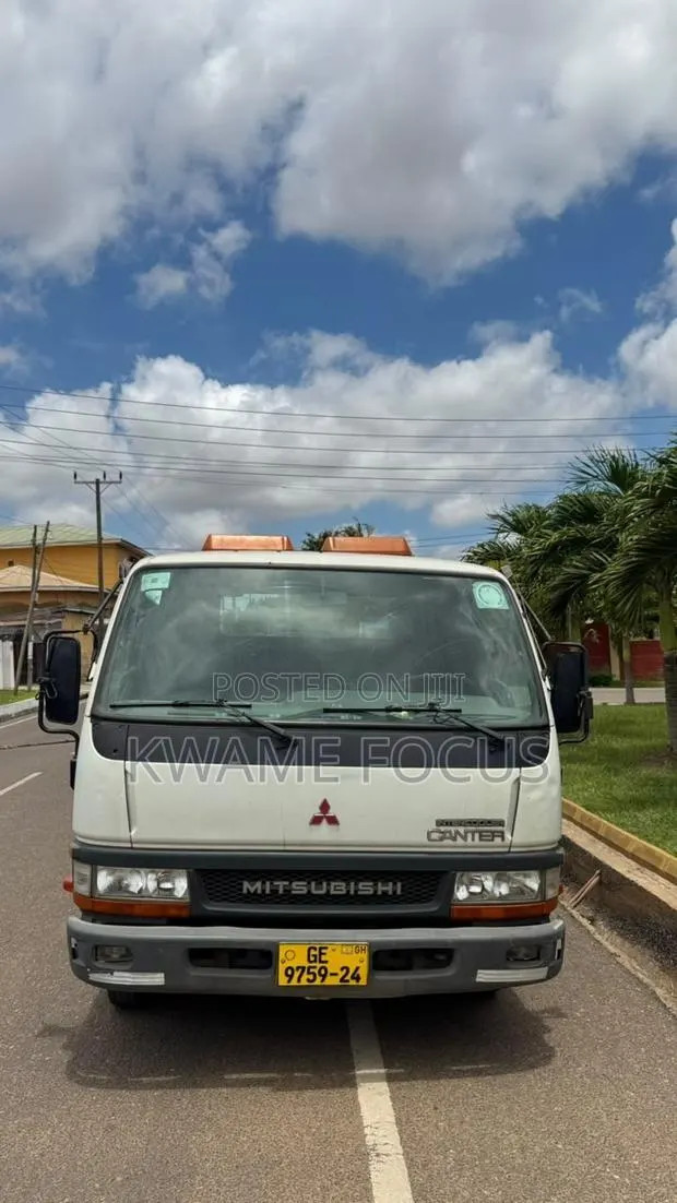 Mitsubishi Canter 2015 White