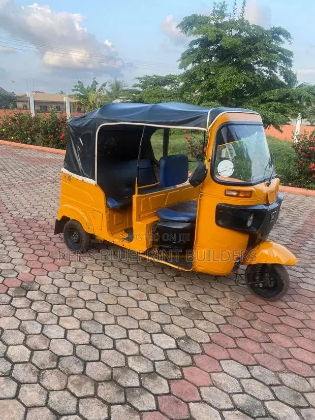 Bajaj RE 2022 Yellow · Photo 1