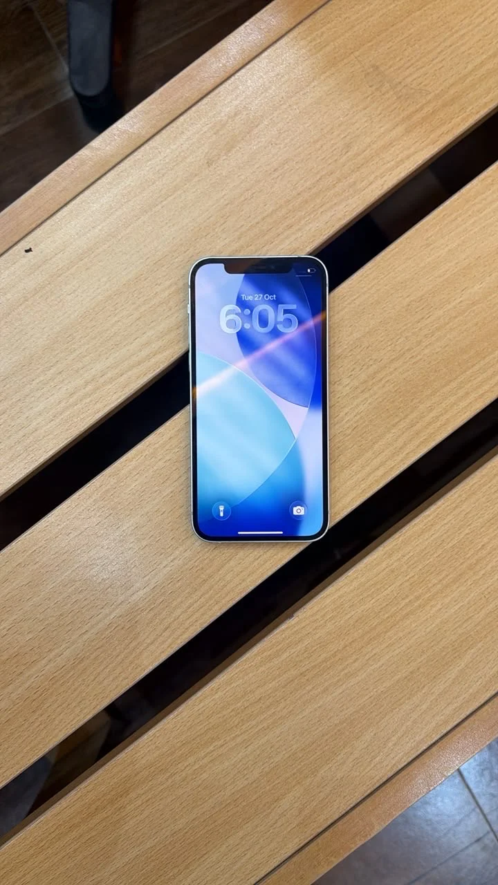 Used Apple iPhone 12 · Photo 5