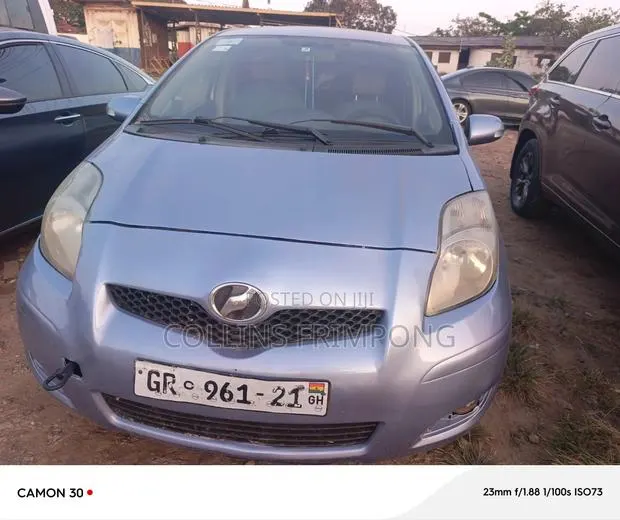 Toyota Vitz 1.5 FWD 5dr 2010 Blue · Photo 1