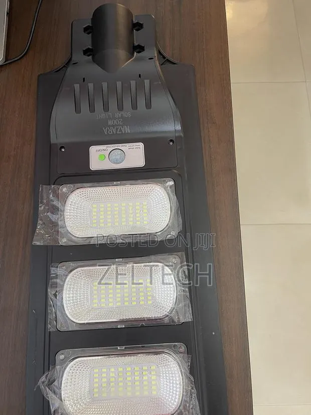 Nazara Solar Street Light 200w · Photo 1