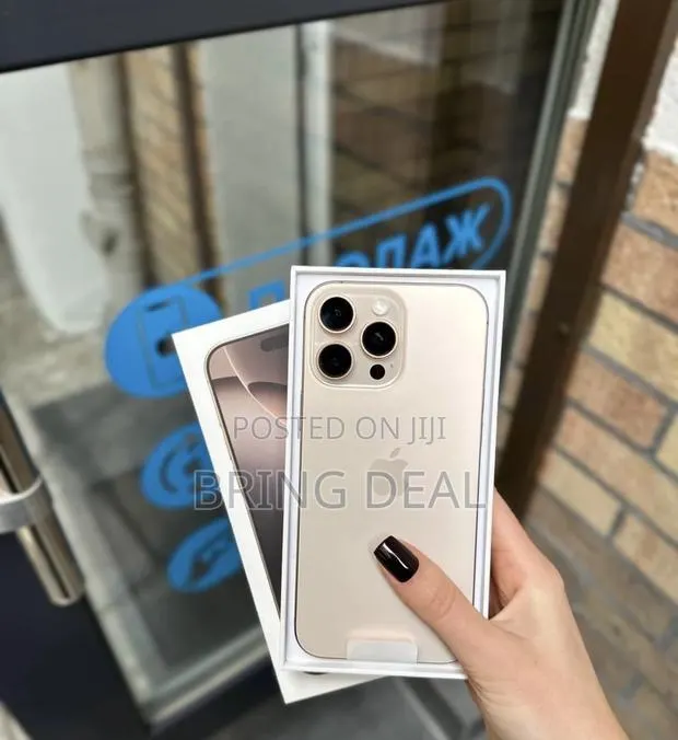 Apple iPhone 16 Pro Max 1 TB Gold · Photo 1