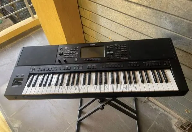YAMAHA PSR Sx 700 · Photo 1