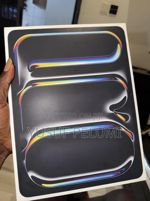 New Apple iPad Pro 13 (2025) 256 GB Black · Photo 1