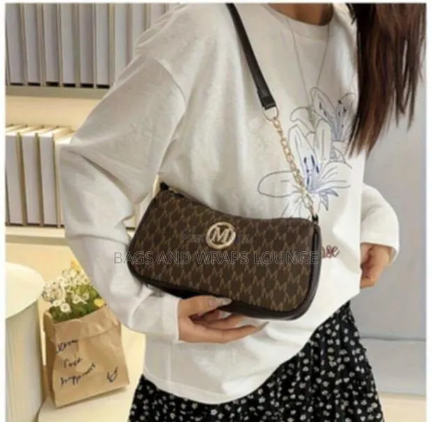 Bags and Wraps Lounge · Photo 1