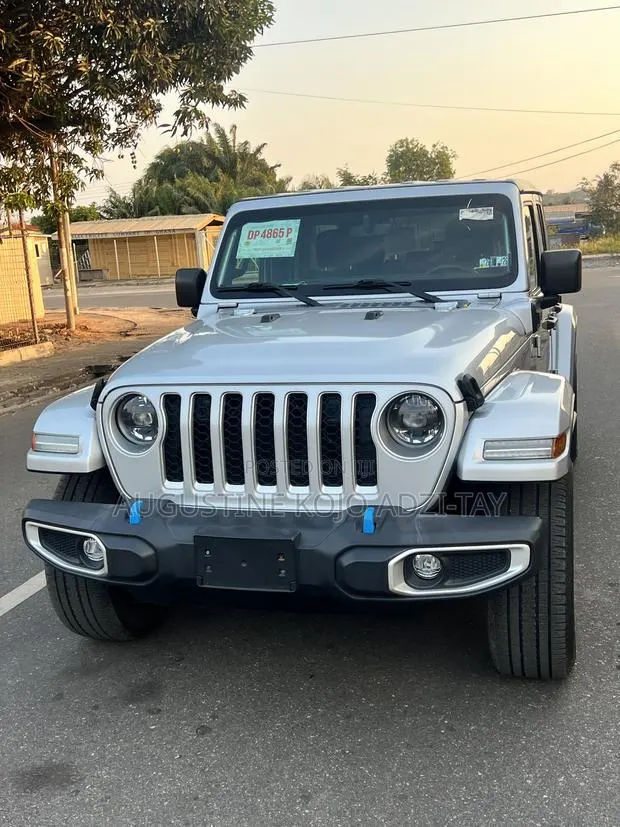Jeep Wrangler 4xe Sahara 4WD 2023 Silver · Photo 1