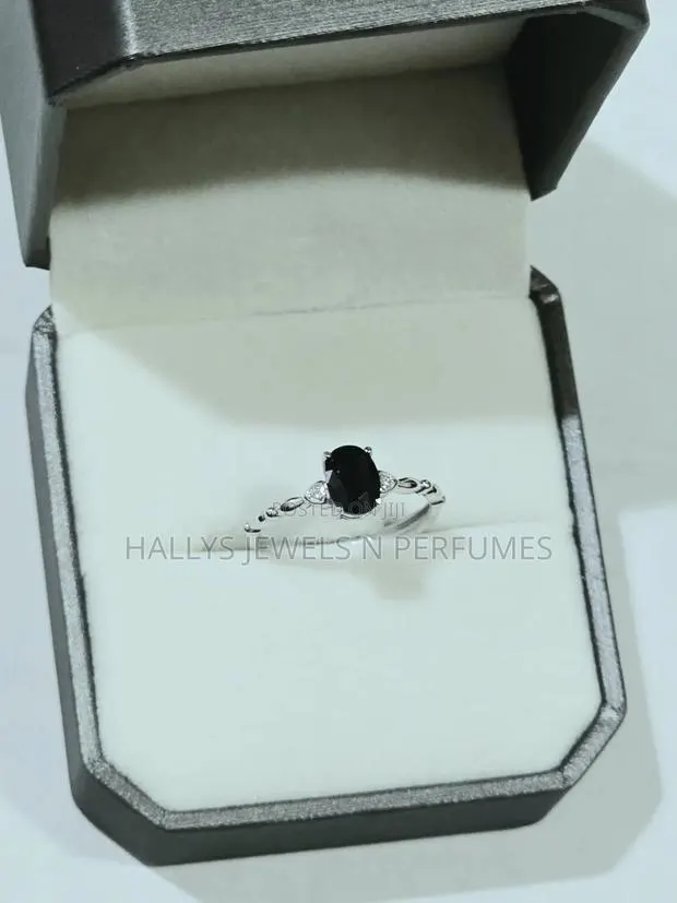 Sterling Silver Natural Sapphire Ring · Photo 1